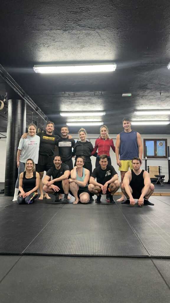Grup d'alumnes d'Aranha Andorra després d'un entrenament de jiu-jitsu